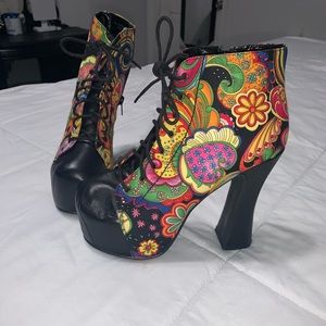 Flower power heeled boots